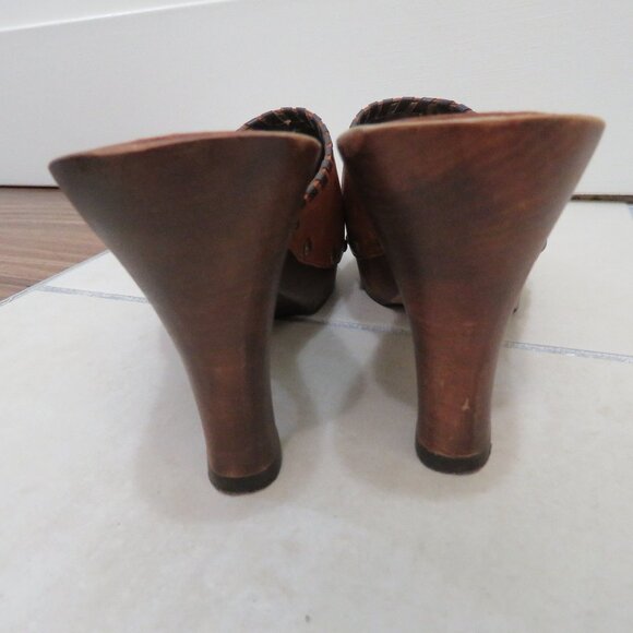 VINTAGE NINE WEST Y2K Cognac Tan Leather Studded Clog Heeled Mules Size US 6 - Picture 12 of 16